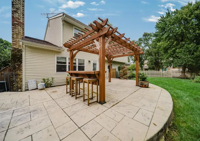 Photo 3 of Single family home for sale at 1055 Arundel Ave, Westerville, OH 43081 | MLS# 226036558 | Listing updated on 2026-09-28