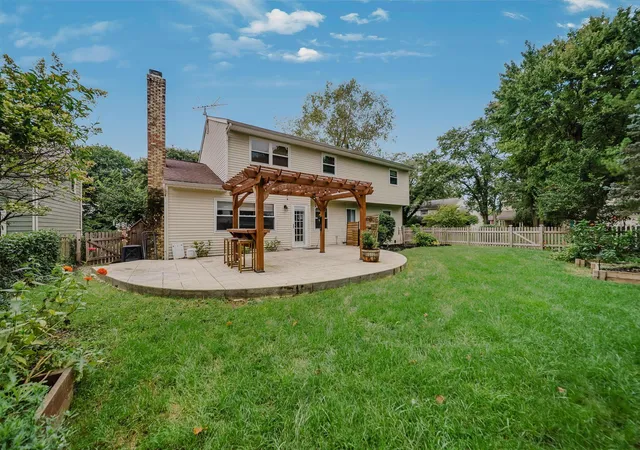 Photo 3 of Single family home for sale at 1055 Arundel Ave, Westerville, OH 43081 | MLS# 226036558 | Listing updated on 2026-09-28