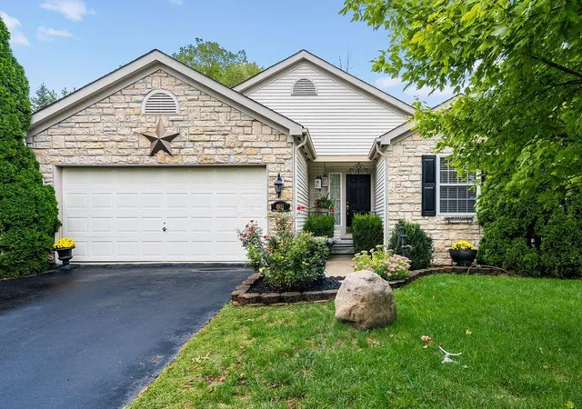 Single family home for sale at 1851 Winding Holw Dr, Grove City, OH 43123 | MLS# 226036517