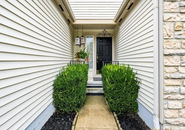 Photo 1 of Single family home for sale at 1851 Winding Holw Dr, Grove City, OH 43123 | MLS# 226036517 | Listing updated on 2026-09-25