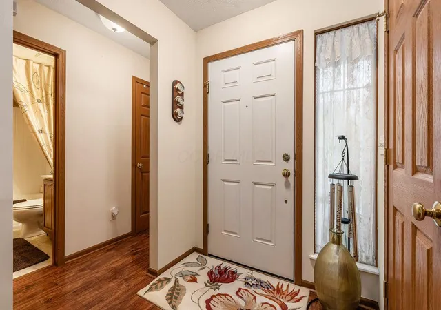 Photo 4 of Single family home for sale at 1851 Winding Holw Dr, Grove City, OH 43123 | MLS# 226036517 | Listing updated on 2026-09-25