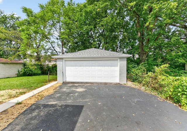 Photo 2 of Single family home for sale at 1438 E Gates St, Columbus, OH 43206 | MLS# 226036417 | Listing updated on 2026-10-02