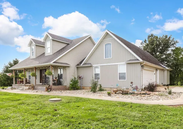 Photo 4 of Single family home for sale at 27415 Caldwell Rd, Circleville, OH 43113 | MLS# 226036391 | Listing updated on 2026-09-24