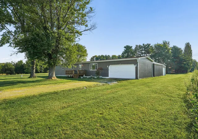 Photo 2 of Single family home for sale at 9730 Lake Rd Ne, Millersport, OH 43046 | MLS# 226036408 | Listing updated on 2026-09-24