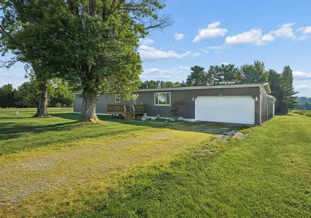 Photo 3 of Single family home for sale at 9730 Lake Rd Ne, Millersport, OH 43046 | MLS# 226036408 | Listing updated on 2026-09-24