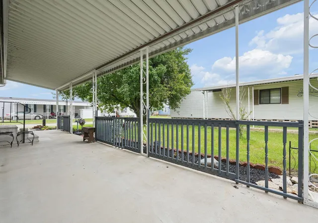 Photo 2 of Single family home for sale at 709 Youn Kin Pkwy S, Columbus, OH 43207 | MLS# 226036470 | Listing updated on 2026-09-29