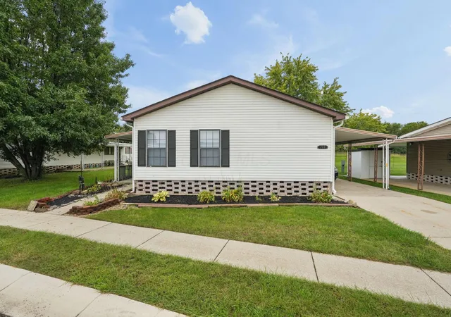 Photo 3 of Single family home for sale at 709 Youn Kin Pkwy S, Columbus, OH 43207 | MLS# 226036470 | Listing updated on 2026-09-29