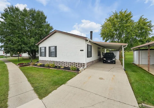 Photo 4 of Single family home for sale at 709 Youn Kin Pkwy S, Columbus, OH 43207 | MLS# 226036470 | Listing updated on 2026-09-29
