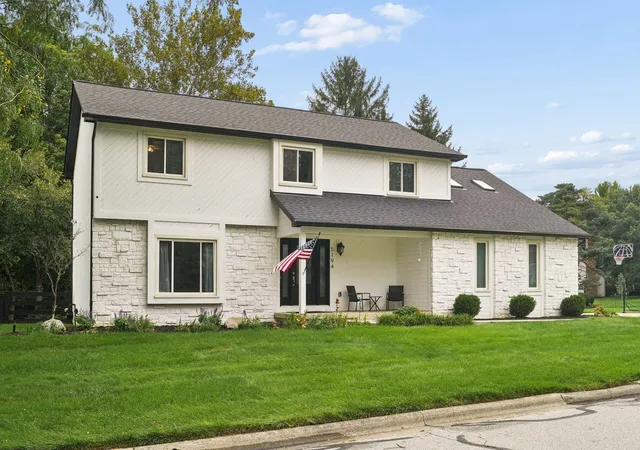 Photo 2 of Single family home for sale at 5194 Longrifle Rd, Westerville, OH 43081 | MLS# 226036410 | Listing updated on 2026-09-30