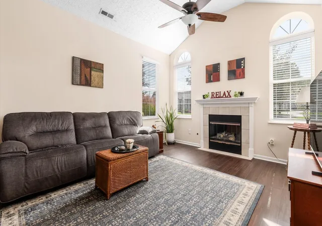 Listing Photo 1 - Condo for sale in building located at 4142 Aumbrey Ct, New Albany, OH 43054 - Unit #32