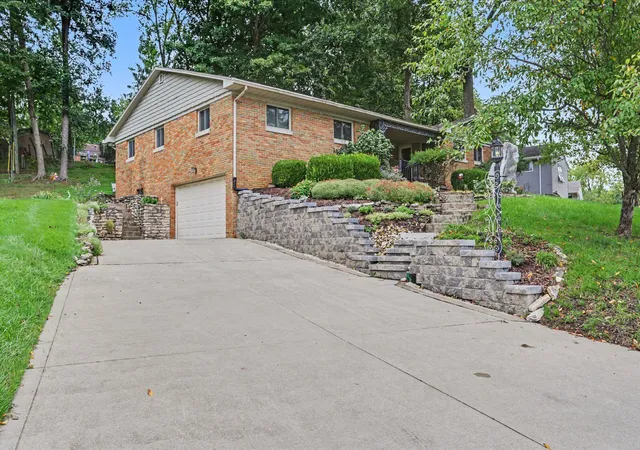 Photo 3 of Single family home for sale at 385 Kemper Ave, Lancaster, OH 43130 | MLS# 226036422 | Listing updated on 2026-09-29