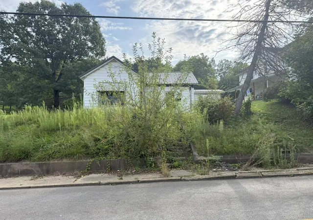 Photo 1 of Single family home for sale at 310 S State St, Crooksville, OH 43731 | MLS# 226036443 | Listing updated on 2026-09-24