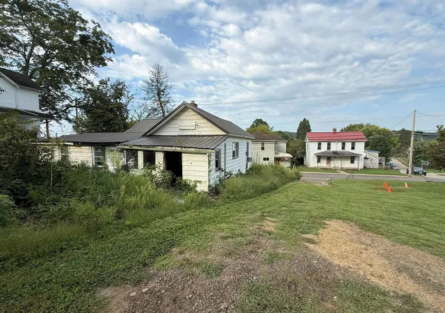 Photo 2 of Single family home for sale at 310 S State St, Crooksville, OH 43731 | MLS# 226036443 | Listing updated on 2026-09-24