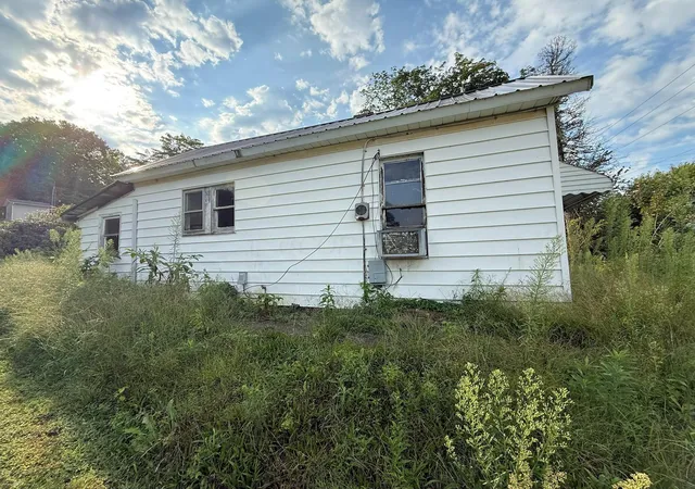 Photo 3 of Single family home for sale at 310 S State St, Crooksville, OH 43731 | MLS# 226036443 | Listing updated on 2026-09-24