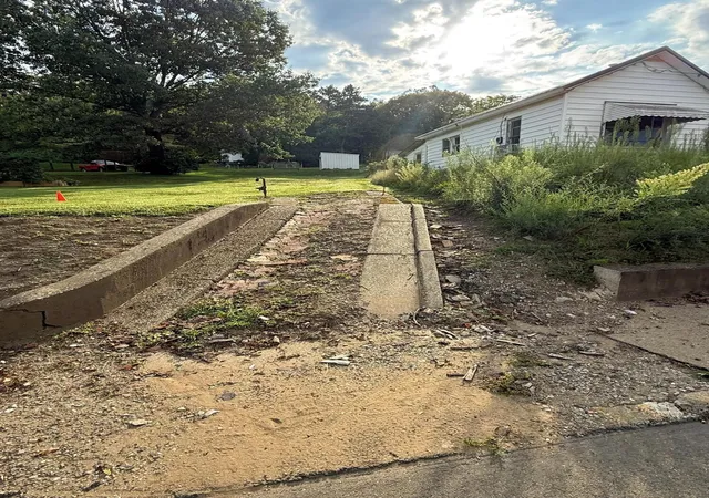 Photo 3 of Single family home for sale at 310 S State St, Crooksville, OH 43731 | MLS# 226036443 | Listing updated on 2026-09-24