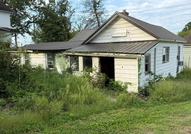 Photo 4 of Single family home for sale at 310 S State St, Crooksville, OH 43731 | MLS# 226036443 | Listing updated on 2026-09-24