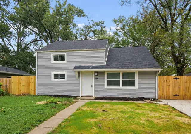Photo 3 of Single family home for sale at 2344 Century Dr, Columbus, OH 43211 | MLS# 226036451 | Listing updated on 2026-09-24