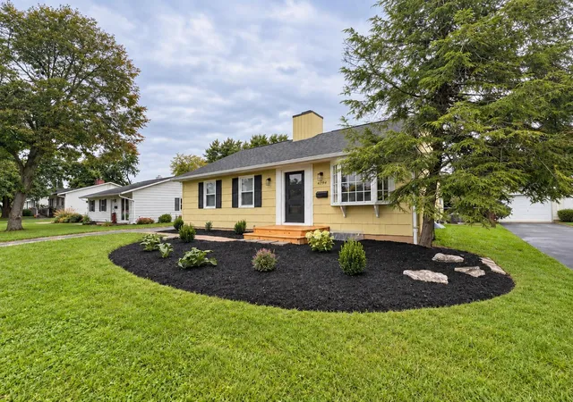 Photo 2 of Single family home for sale at 4794 Hillcrest St N, Hilliard, OH 43026 | MLS# 226036461 | Listing updated on 2026-10-07