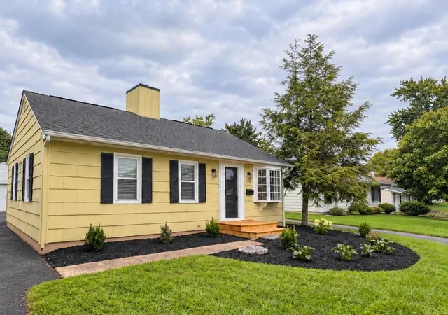 Photo 3 of Single family home for sale at 4794 Hillcrest St N, Hilliard, OH 43026 | MLS# 226036461 | Listing updated on 2026-10-07