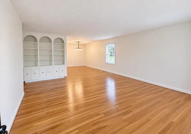 Photo 4 of Single family home for sale at 4794 Hillcrest St N, Hilliard, OH 43026 | MLS# 226036461 | Listing updated on 2026-10-07