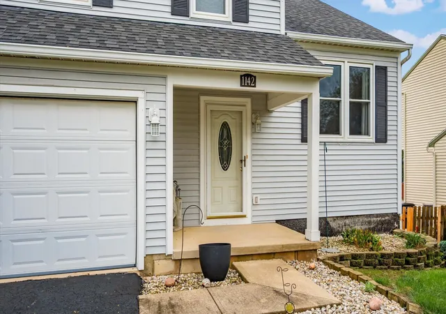 Photo 2 of Single family home for sale at 1142 Green Meadow Ave, Lancaster, OH 43130 | MLS# 226036479 | Listing updated on 2026-09-27