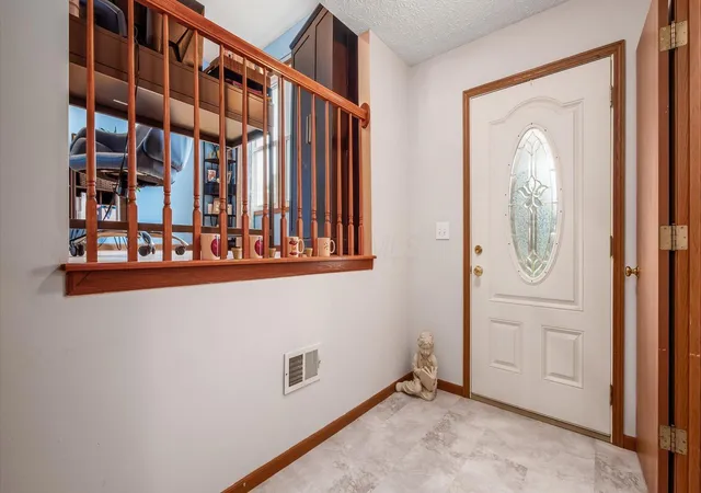 Photo 3 of Single family home for sale at 1142 Green Meadow Ave, Lancaster, OH 43130 | MLS# 226036479 | Listing updated on 2026-09-27