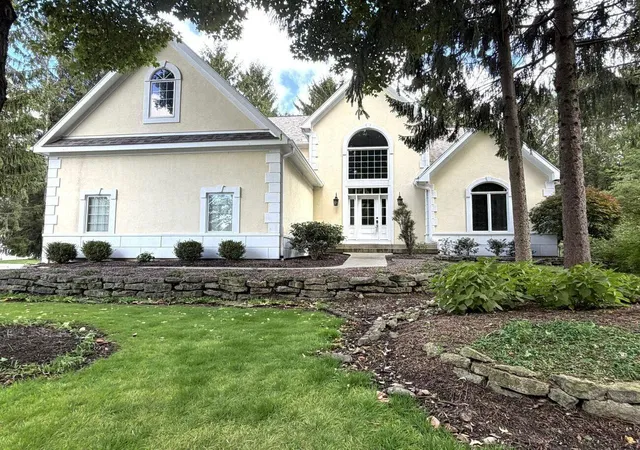 Photo 1 of Single family home for sale at 220 Bent Pines Ct, Bellefontaine, OH 43311 | MLS# 226036523 | Listing updated on 2026-09-28