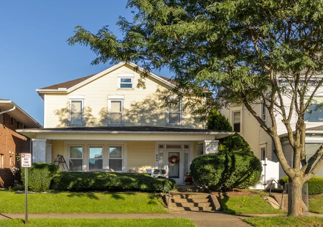 Single family home for sale at 604 N Broad St, Lancaster, OH 43130 | MLS# 226036525