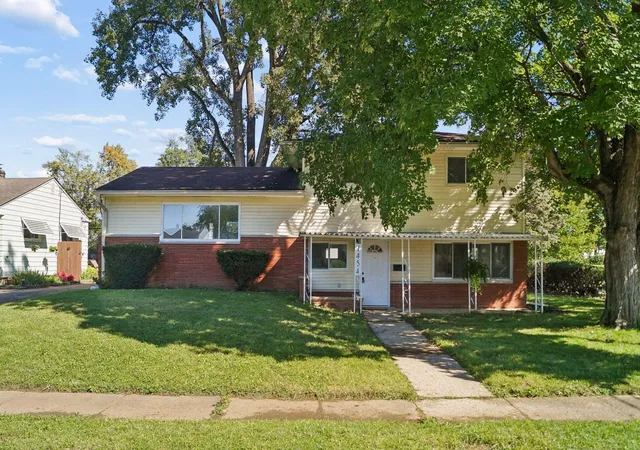 Photo 2 of Single family home for sale at 1454 S Weyant Ave, Columbus, OH 43227 | MLS# 226036577 | Listing updated on 2026-09-30