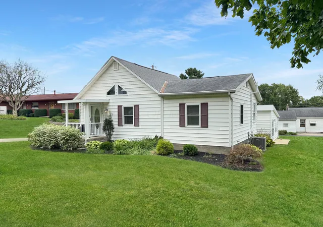 Photo 3 of Single family home for sale at 309 Zanesfield Rd, West Liberty, OH 43357 | MLS# 226036567 | Listing updated on 2026-09-30