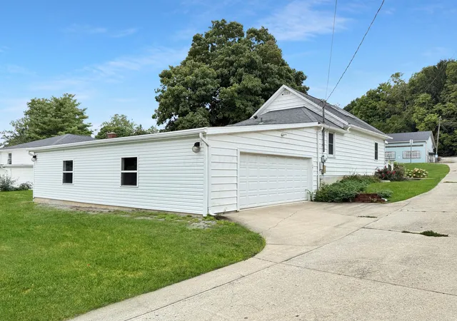 Photo 4 of Single family home for sale at 309 Zanesfield Rd, West Liberty, OH 43357 | MLS# 226036567 | Listing updated on 2026-09-30