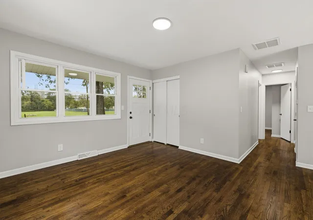 Photo 3 of Single family home for sale at 1276 Augmont Ave, Columbus, OH 43207 | MLS# 226036622 | Listing updated on 2026-10-05