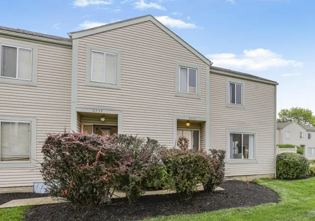 Photo 3 of Condo for sale at 5233 Captains Ct, Columbus, OH 43220 | MLS# 226036625 | Listing updated on 2026-10-05