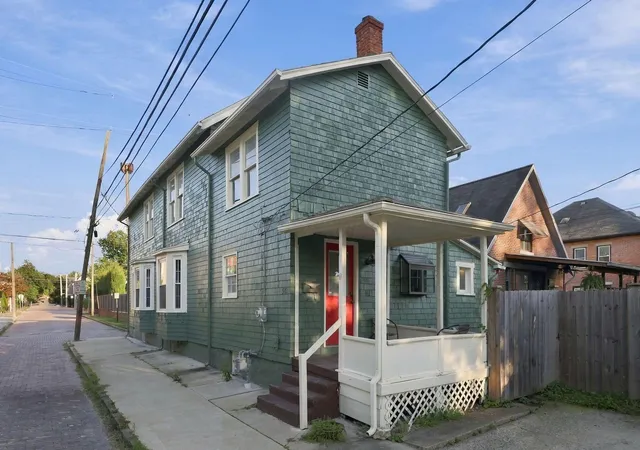 Single family home for sale at 581 Lathrop St, Columbus, OH 43206 | MLS# 226036672