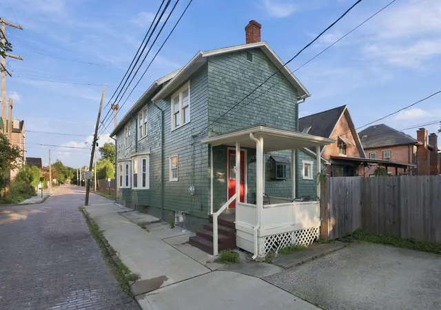 Photo 3 of Single family home for sale at 581 Lathrop St, Columbus, OH 43206 | MLS# 226036672 | Listing updated on 2026-10-08