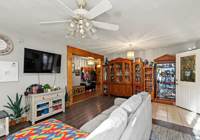Photo 3 of Single family home for sale at 1976 Farmdale Rd, Mansfield, OH 44905 | MLS# 226036667 | Listing updated on 2026-10-06
