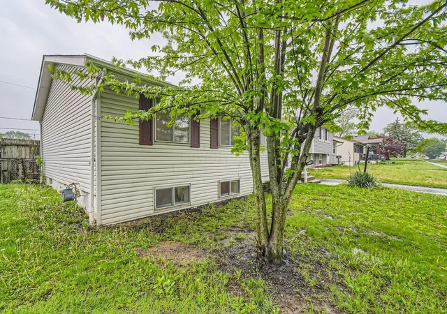 Photo 2 of Single family home for sale at 1833 Brookfield Rd, Columbus, OH 43229 | MLS# 226036670 | Listing updated on 2026-09-25