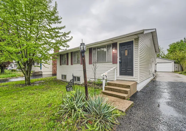 Photo 3 of Single family home for sale at 1833 Brookfield Rd, Columbus, OH 43229 | MLS# 226036670 | Listing updated on 2026-09-25
