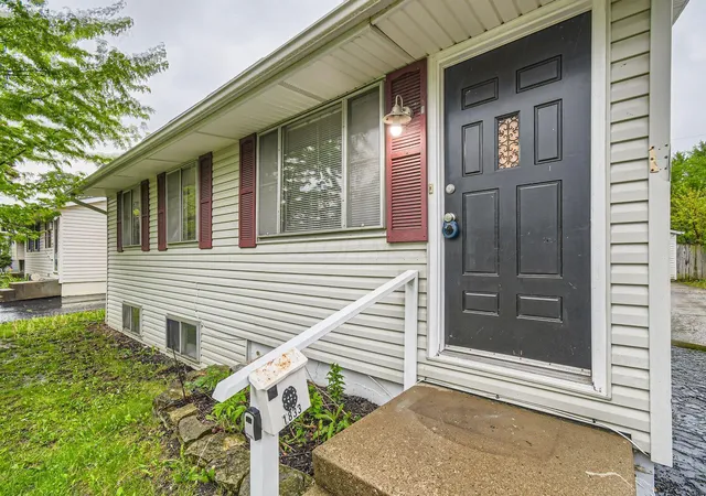 Photo 3 of Single family home for sale at 1833 Brookfield Rd, Columbus, OH 43229 | MLS# 226036670 | Listing updated on 2026-09-25