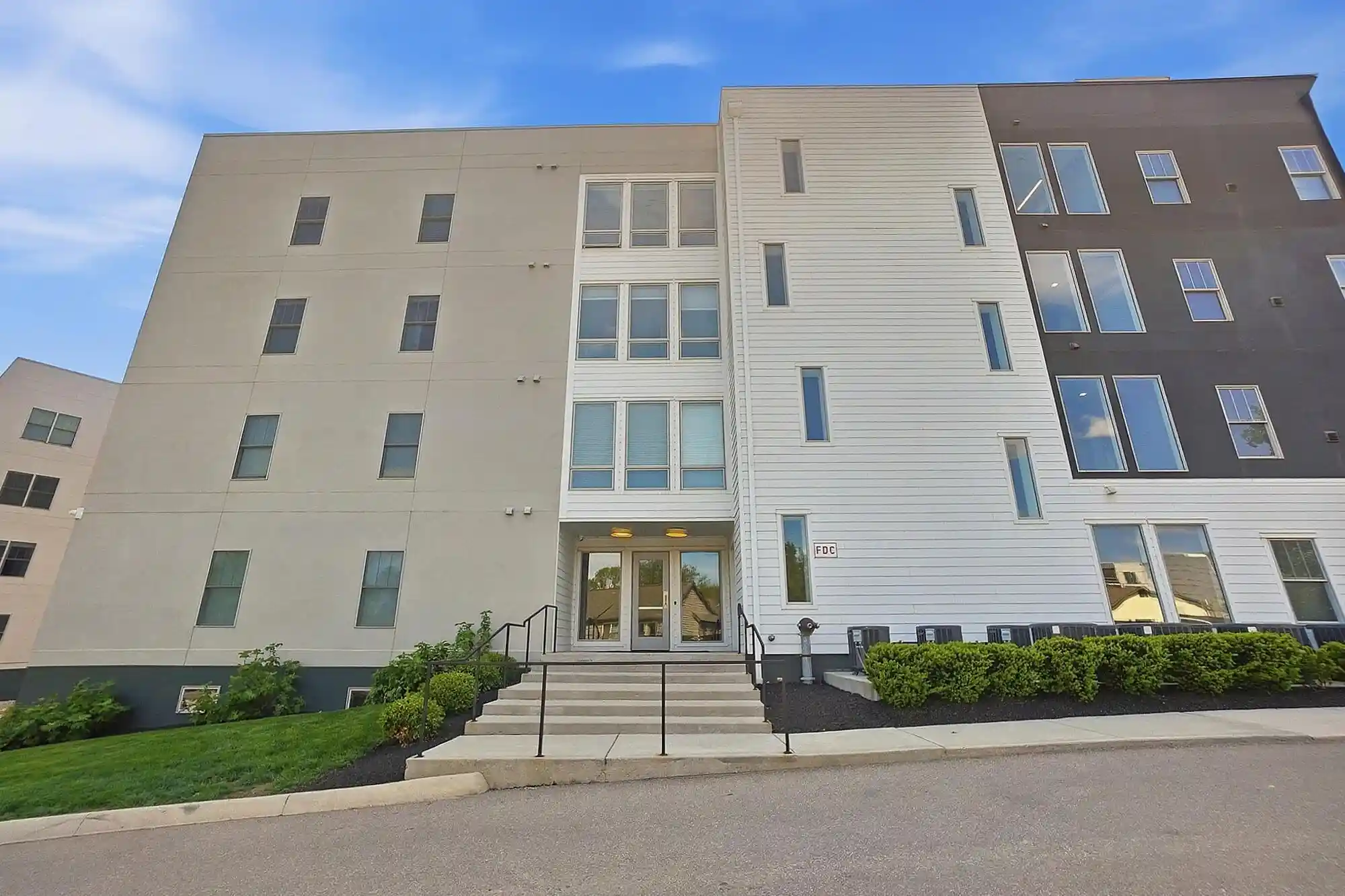 Listing Photo 1 - Condo for sale in 5233 Highpointe Lakes Dr located at 5233 Highpointe Lakes Dr, Westerville, OH 43081 - Unit #202