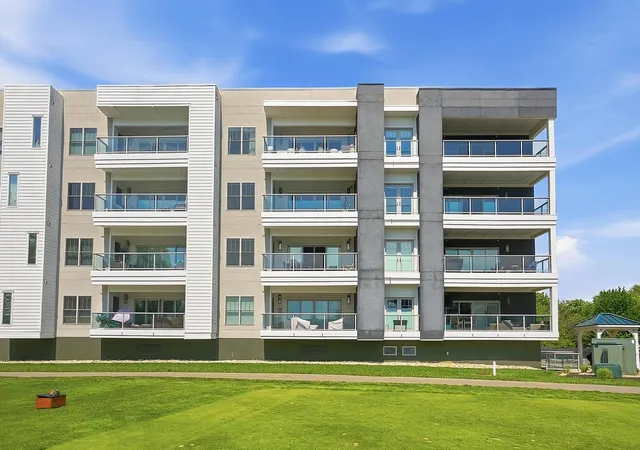 Listing Photo 3 - Condo for sale in building located at 5233 Highpointe Lakes Dr, Westerville, OH 43081 - Unit #202