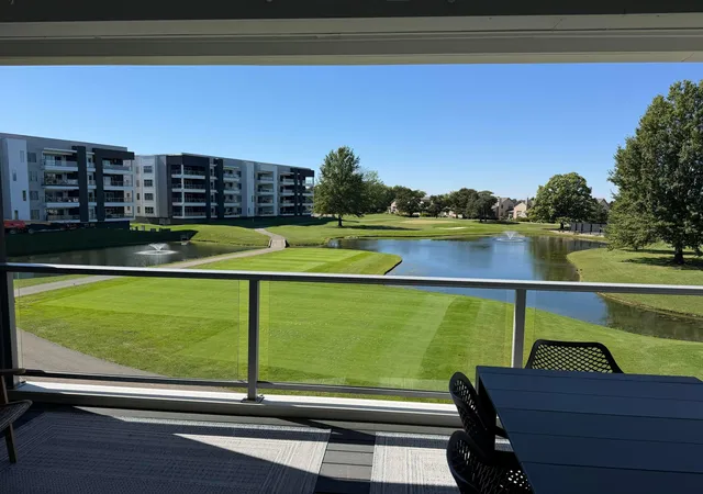 Listing Photo 4 - Condo for sale in building located at 5233 Highpointe Lakes Dr, Westerville, OH 43081 - Unit #202