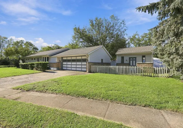 Photo 2 of Single family home for sale at 5404 Morning Dr, Hilliard, OH 43026 | MLS# 226036727 | Listing updated on 2026-10-24