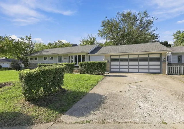Photo 3 of Single family home for sale at 5404 Morning Dr, Hilliard, OH 43026 | MLS# 226036727 | Listing updated on 2026-10-24