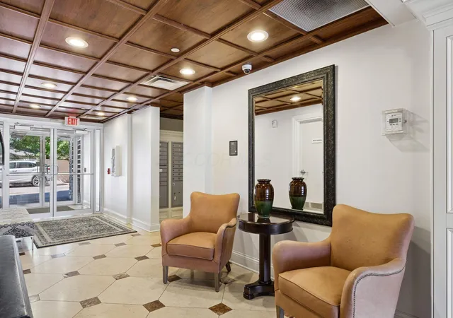 Listing Photo 5 - Condo for sale in building located at 3175 Tremont Rd, Upper Arlington, OH 43221 - Unit #206
