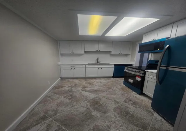 Listing Photo 4 - Condo for sale in building located at 1726 Sunapple Wy, Columbus, OH 43232