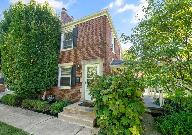 Listing Photo 3 - Condo for sale in building located at 1805 NW Blvd, Columbus, OH 43212