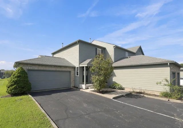 Listing Photo 2 - Condo for sale in building located at 4027 Blendon Grv Wy, Columbus, OH 43230 - Unit #45A