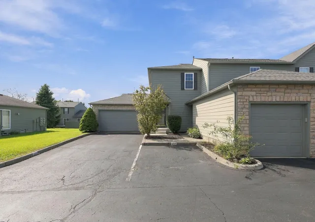 Listing Photo 1 - Condo for sale in building located at 4027 Blendon Grv Wy, Columbus, OH 43230 - Unit #45A