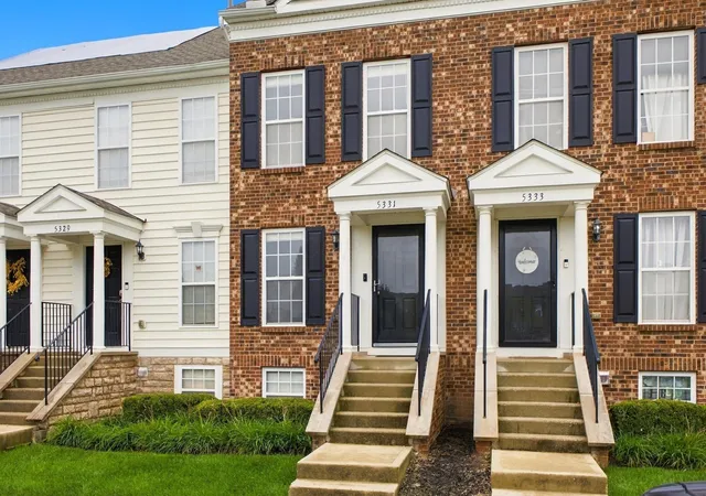 Listing Photo 1 - Condo for sale in building located at 5331 Staircase Fls Dr, Dublin, OH 43016 - Unit #80